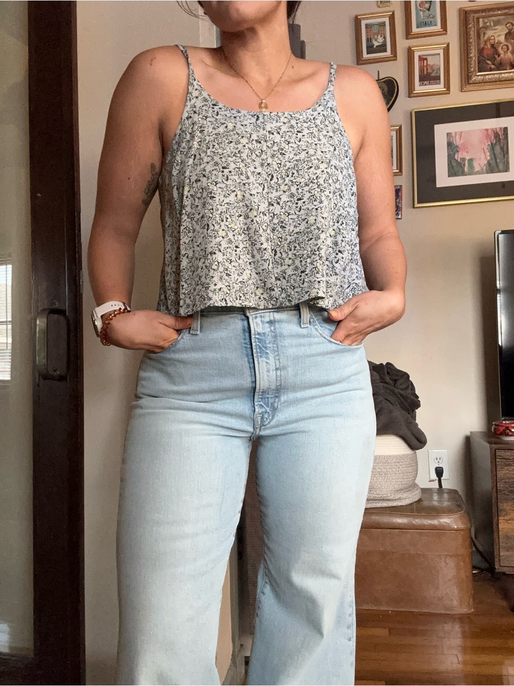 Floral Cropped Spaghetti Strap Tank Top - Light Gray & White